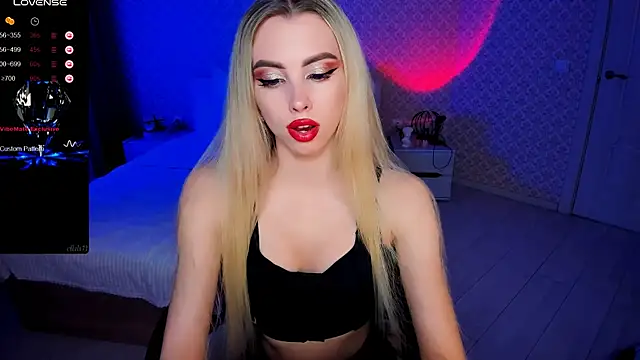 Emilia_Klar: διαδικτυακό σόου στην κάμερα