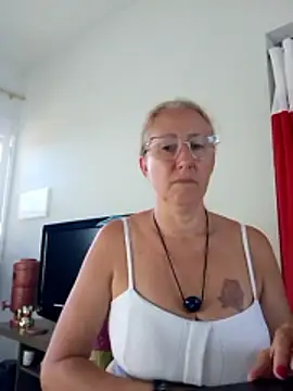 MILEIDE980 live XXX chat