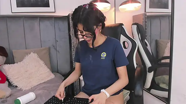 Miyu_Komori's Live XXX Chat