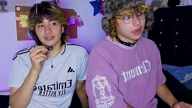 Apolo_Ushi webkamerás műsora