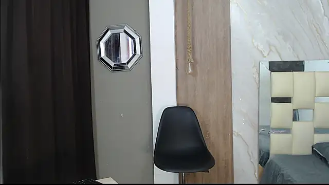 Chatroom XXX en direct de kim_curlyy