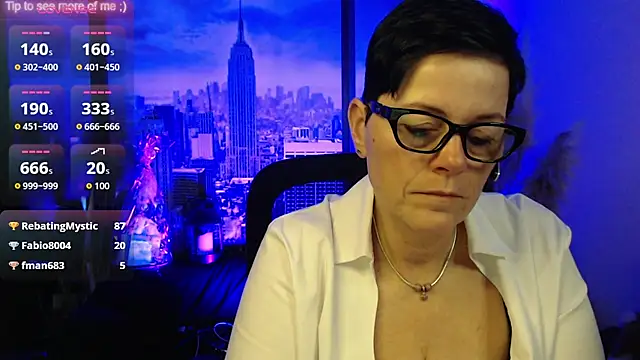 ninarandmann: διαδικτυακό σόου στην κάμερα