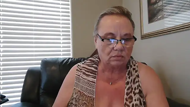 BustyAnnie Live XXX-chat