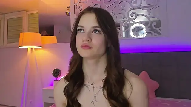 LuisaClover Adlı Modelin Canlı XXX Sohbeti