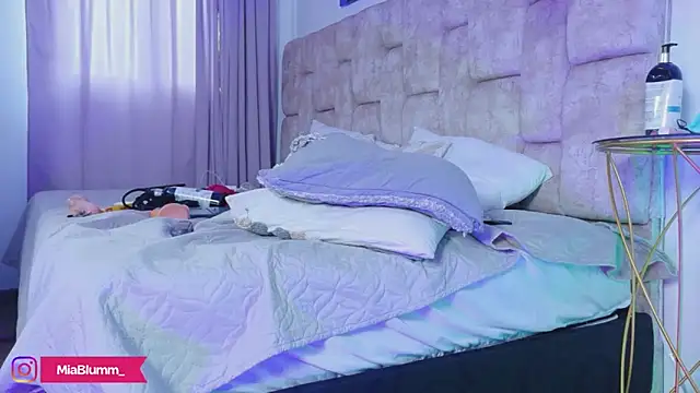 Pokazy przed kamerką – MiiaBlumm_