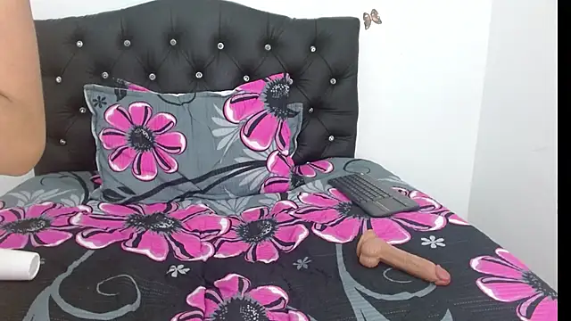 Chat +18 de Coral_Villalobos ao vivo