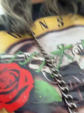 Cami_Leon2's Live Chat Room