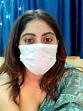 NEERU-STRIP: διαδικτυακό σόου στην κάμερα