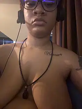 nickytheehawtie élő XXX-chatje