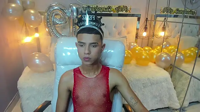 alexking_2 Show in webcam