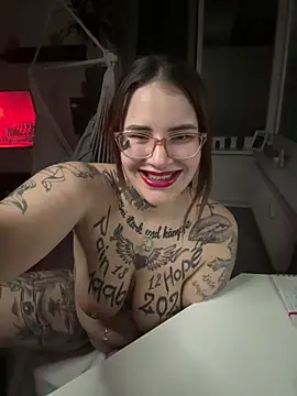 NyxTattoo Adlı Modelin Canlı XXX Sohbeti