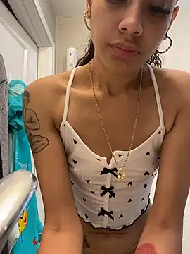 badbaby187: διαδικτυακό σόου στην κάμερα