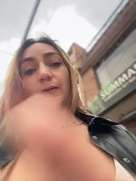 Ninabigtitied Chat XXX in diretta