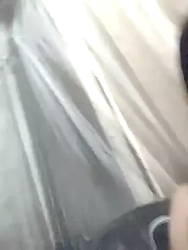 Caniroom_bia 即時 XXX 聊天