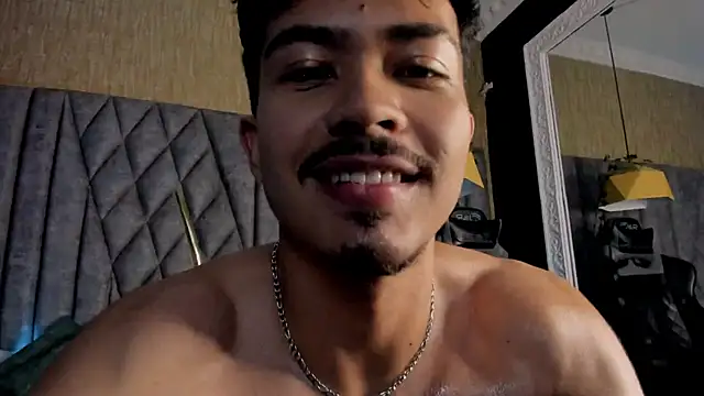 Pokazy przed kamerką – NicolaiKarav