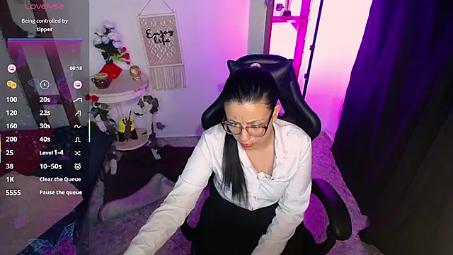 QueenRose94 Live XXX Chat