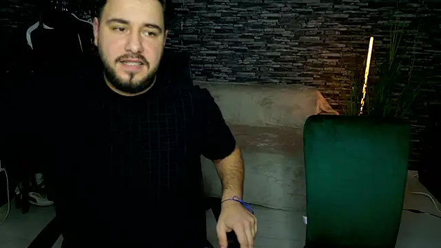 Show modela MasculineGuy99 na web-kameri