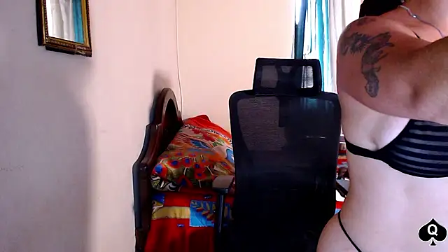 XXX chat uživo modela Robin_H00t_2