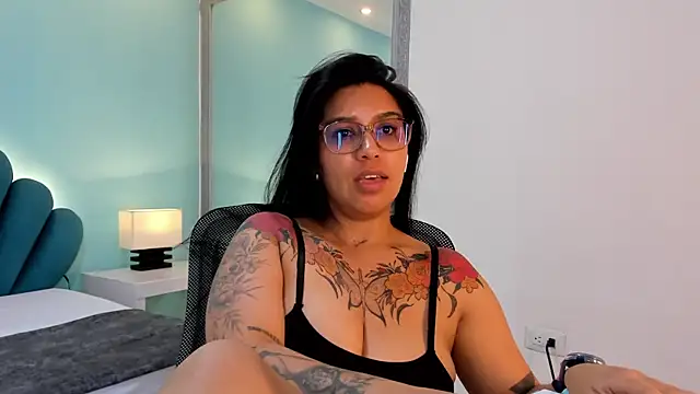 sharlott18 Live XXX Chat