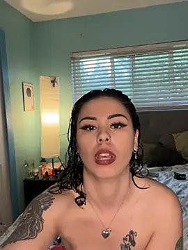 Pokazy przed kamerką – daniella_monroe