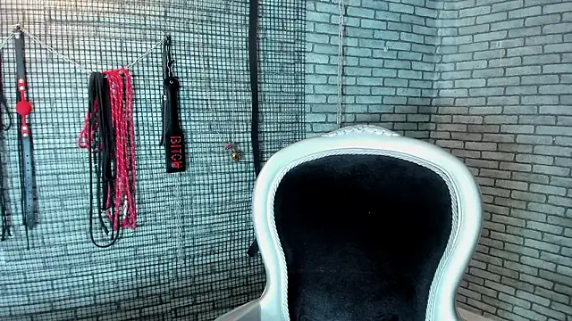 Briana_24のライブXXXチャット