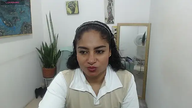 Luna_Fyre Chat XXX live