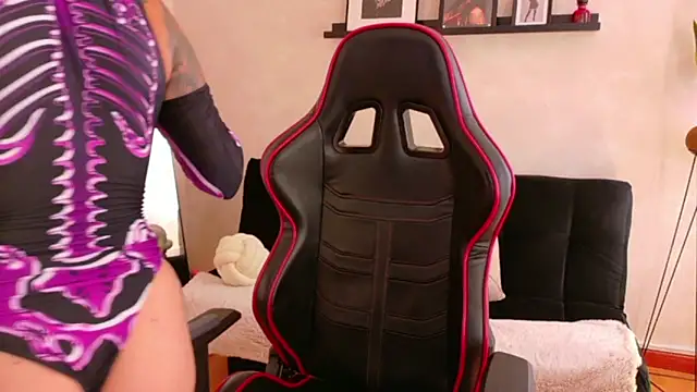 EmmyEvans1's Live XXX Chat