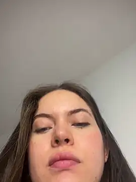 alyabelova Adlı Modelin Canlı XXX Sohbeti