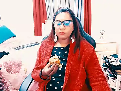 Indianlust69 Adlı Modelin Canlı XXX Sohbeti