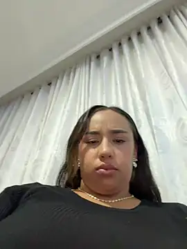 EysshaのライブXXXチャット