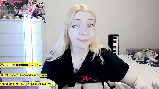 aya_katana élő XXX-chatje