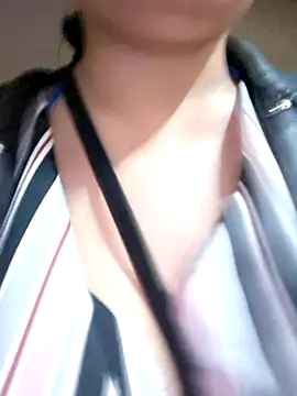 Monse--145: онлайн-секс-чат