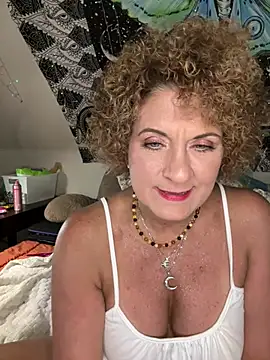 SuzyCatzz Live XXX-Chat