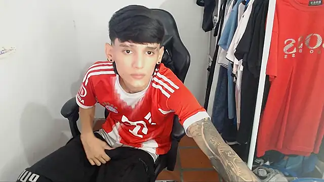 BOY-767 webkamerás műsora