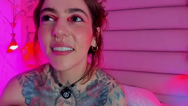 Chat +18 de Evangelyne_1 ao vivo