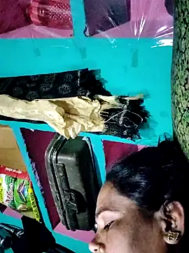 Pooja750 Show in webcam