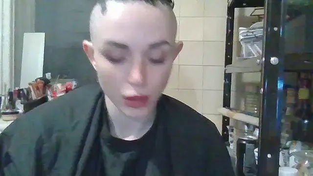 Chat +18 de Trinsy_Love ao vivo