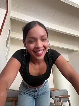 Yasmin777_ Chat XXX in diretta