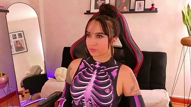 EmmyEvans1 Live XXX Chat