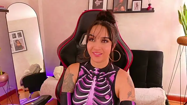 EmmyEvans1n Live XXX chat