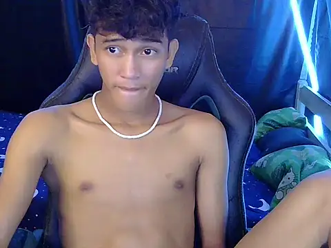 Czat XXX na żywo – hugekenbigcock