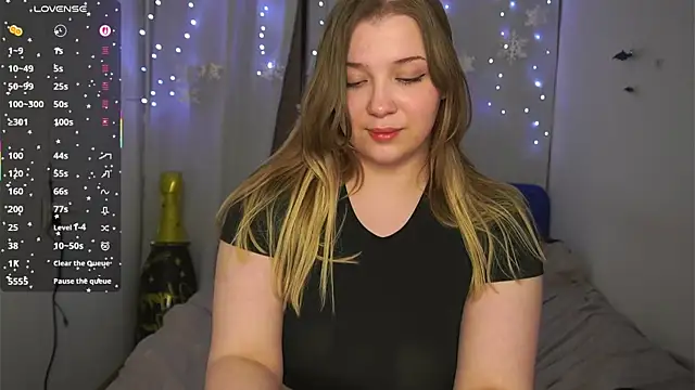 Show modela CuteSharloti na web-kameri