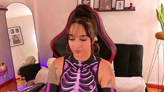 EmmyEvans1のライブXXXチャット