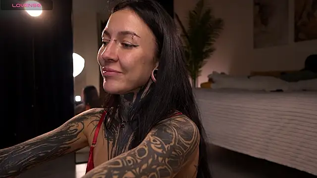 Alise_Eve_ élő XXX-chatje