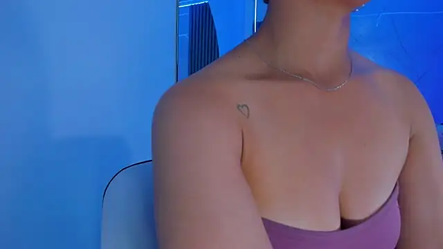 Shantall-blue's Live XXX Chat