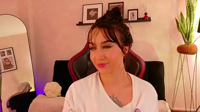 EmmyEvans1's Live XXX Chat