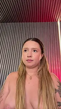 Онлайн чат XXX MiaPetit_