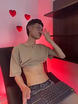Skinny_Office Adlı Modelin Canlı XXX Sohbeti