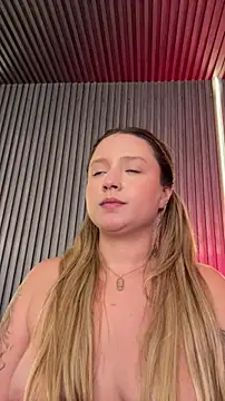 Chat +18 de MiaPetit_ ao vivo