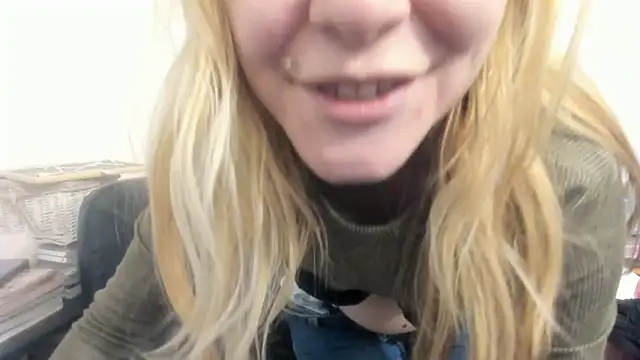 new_but_cute's Live XXX Chat